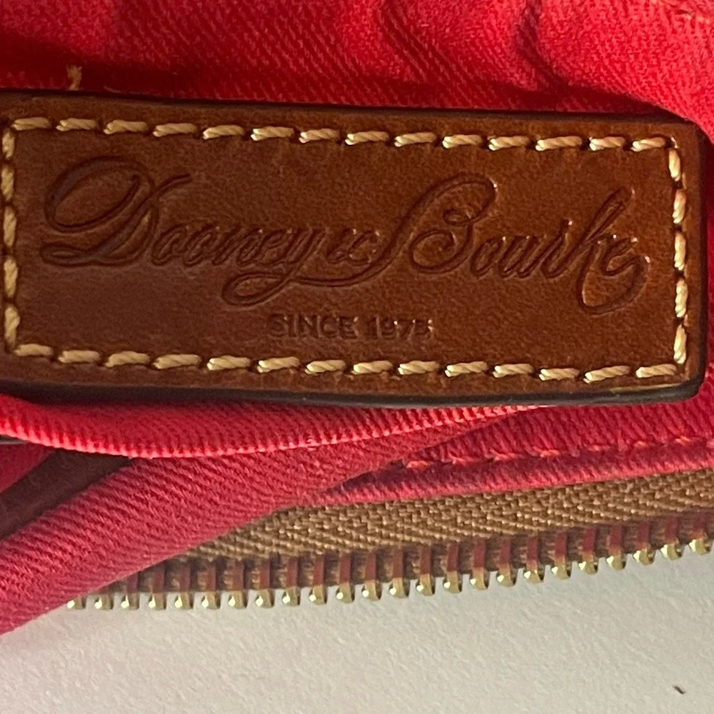 Dooney & Bourke 1975 Green Pebble Leather Crossbody Bag‎ Brown Trim Gold Logo